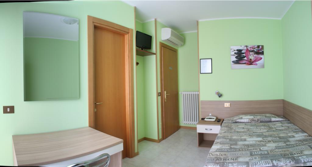 Albergo Esperia Tabiano Terme 部屋 写真